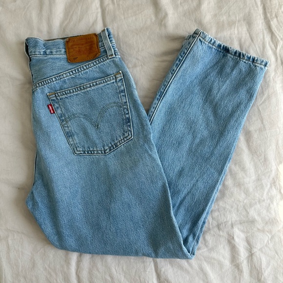 Levi ’s 501 Cropped Ripped Jeans Women’s - Picture 3 of 7